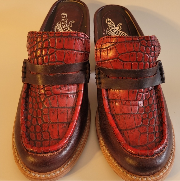 FREEBIRD BY STEVEN COLLINS MULES SIZE 7 red croc - Picture 2 of 8